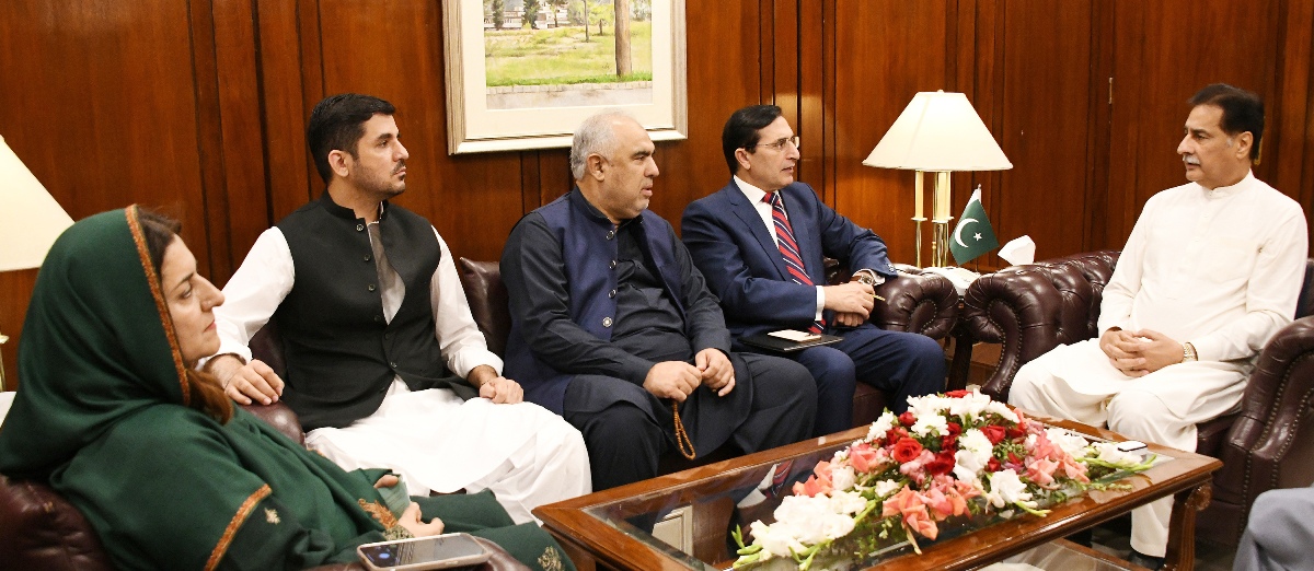 Islamabad 07.11.2025: Speaker National Assembly Sardar Ayaz Sadiq in a meeting with members of Opposition at Parliament House.