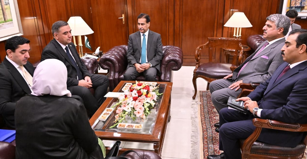 Islamabad 11.11.2025: Speaker National Assembly Sardar Ayaz Sadiq in a meeting with Tajik Parliamentary delegation headed by Deputy Speaker Parliament of the Republic of Tajikistan Mr. Aziz Giyozoda at Parliament House.