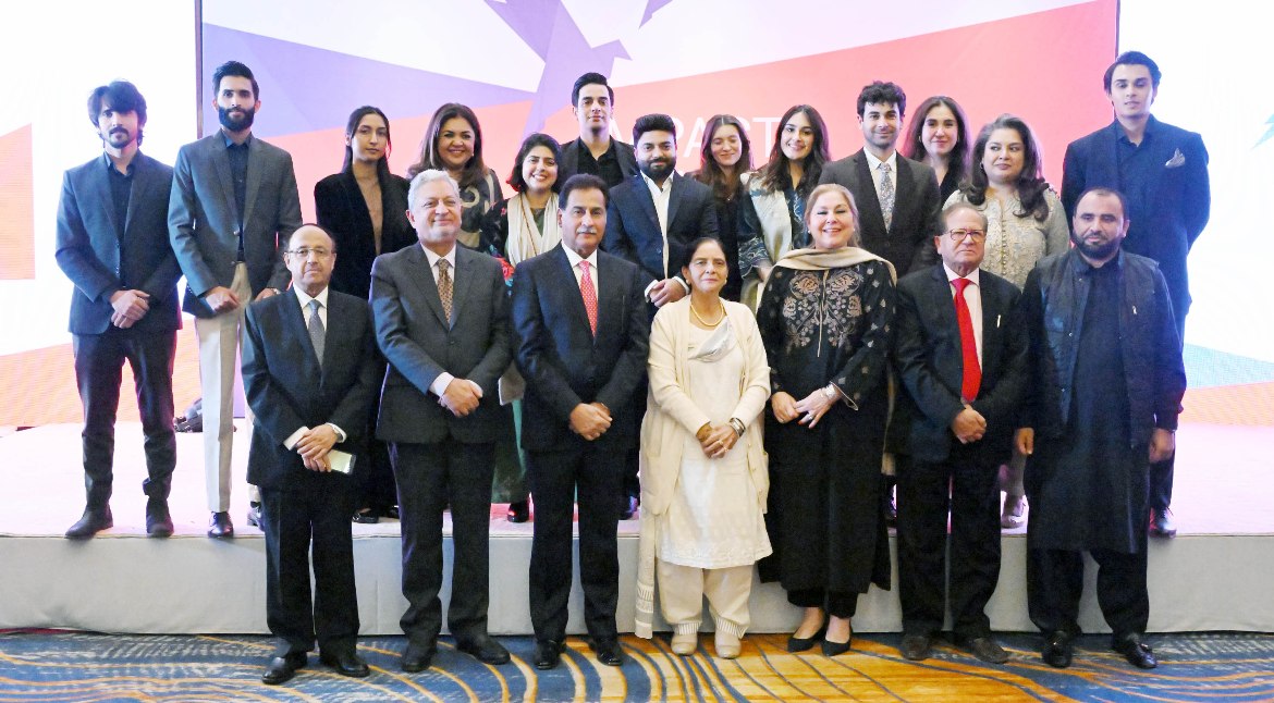 Islamabad 25.11.2025: Speaker National Assembly Sardar Ayaz Sadiq in a group photo with participants of National Commission on Human Rights event on "Impact Through Courage"