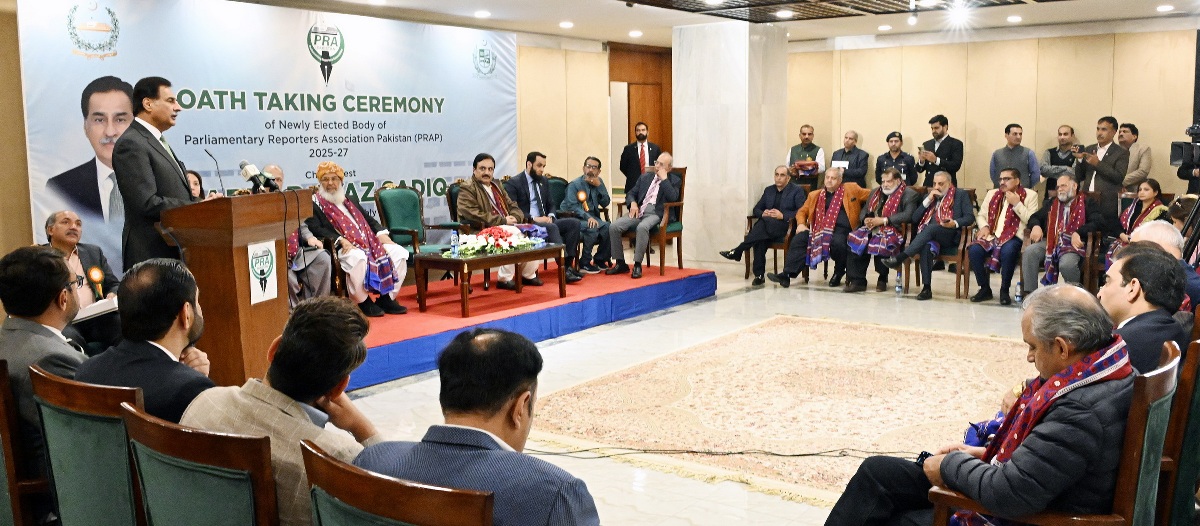 Islamabad 02.12.2025: Speaker National Assembly Sardar Ayaz Sadiq addressing the participants of Oath Taking of the Elected Body of the Parliamentary Reporter’s Association (PRA) at Parliament House.