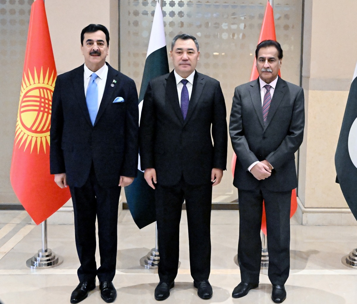 Islamabad 04.12.2025: Speaker National Assembly Sardar Ayaz Sadiq in a group photo with President of the Kyrgyz Republic, H.E Sadyr Japarov & Chairman Senate Syed Yousaf Raza Gillani.