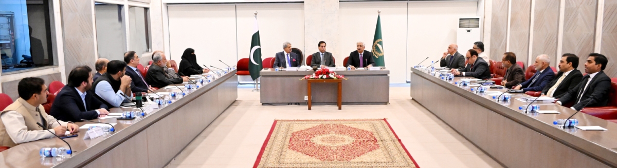 Islamabad 09.12.2025: Chairman Water and Power Development Authority (WAPDA) Lt. Gen. (R) Muhammad Saeed briefed to Speaker National Assembly Sardar Ayaz Sadiq and Members of National Assembly on the "Water Issues" in Pakistan at Parliament House
