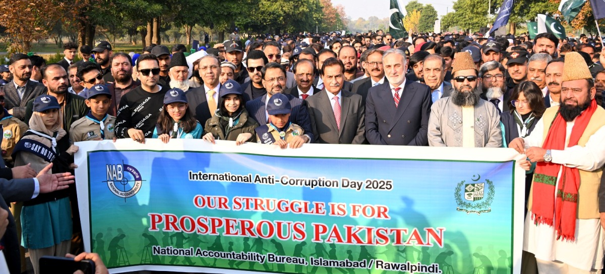 Islamabad 10.12.2025:Speaker National Assembly Sardar Ayaz Sadiq Participating in the "Awareness Walk against Corruption" at Pakistan Sports Complex.