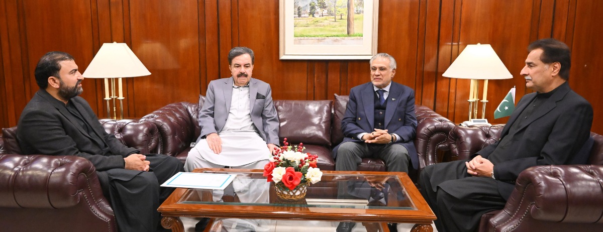 Islamabad 13.01.2026:Speaker NA Sardar Ayaz Sadiq along with Deputy Prime Minister and Foreign Minister Senator Muhammad Ishaq Dar in a meeting with Governer Balochistan Sheikh Jaffar Khan Mandokhail & CM Balochistan Sarfraz Bugti at Parliament House