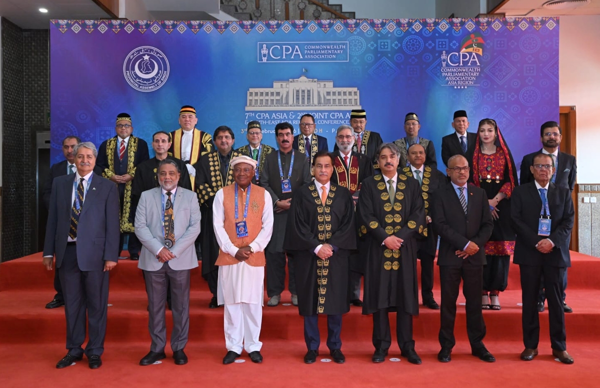 Karachi 04.02.2026: Speaker National Assembly Sardar Ayaz Sadiq in a group photo with international and national delegates from 17 legislatures across the South-East Asia region during the 7th CPA Asia Regional Conference and the 2nd Joint CPA Asia & South-East Asia Regional Conference.