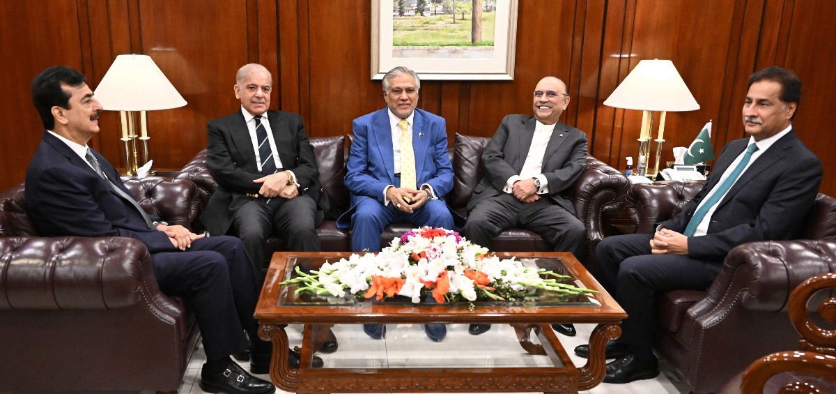 Islamabad 02.03.2026: President of Islamic Republic of Pakistan Asif Ali Zardari, Prime Minister Mian Muhammad Shehbaz Sharif, Deputy Prime Minister of Pakistan/Minister of Foreign Affairs Senator Mohammad Ishaq Dar with Speaker National Assembly Sardar Ayaz Sadiq & Chairman Senate Syed Yousuf Raza Gillani before addressing the Joint Session of the Parliament.