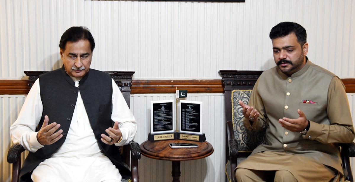 Islamabad 07.04.2026: Speaker National Assembly Sardar Ayaz Sadiq offering fateha for the departed soul of father of Mr. Awais Haider Jakhar, MNA