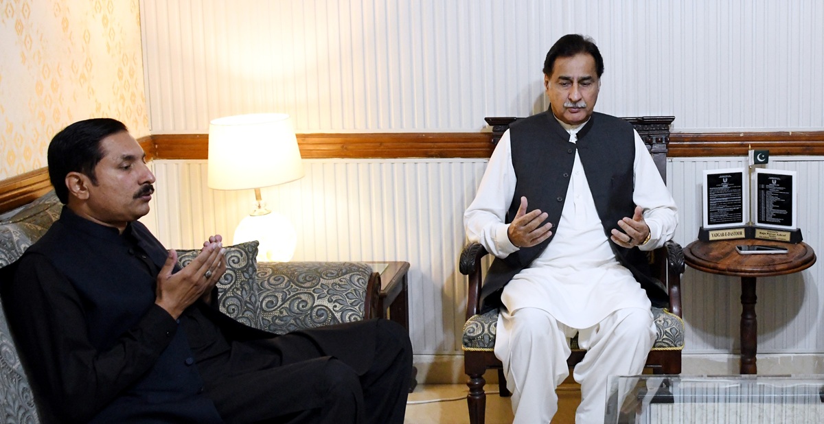 Islamabad 07.04.2026: Speaker National Assembly Sardar Ayaz Sadiq offering fateha for the departed soul of father of Muhammad Saad Ullah, MNA