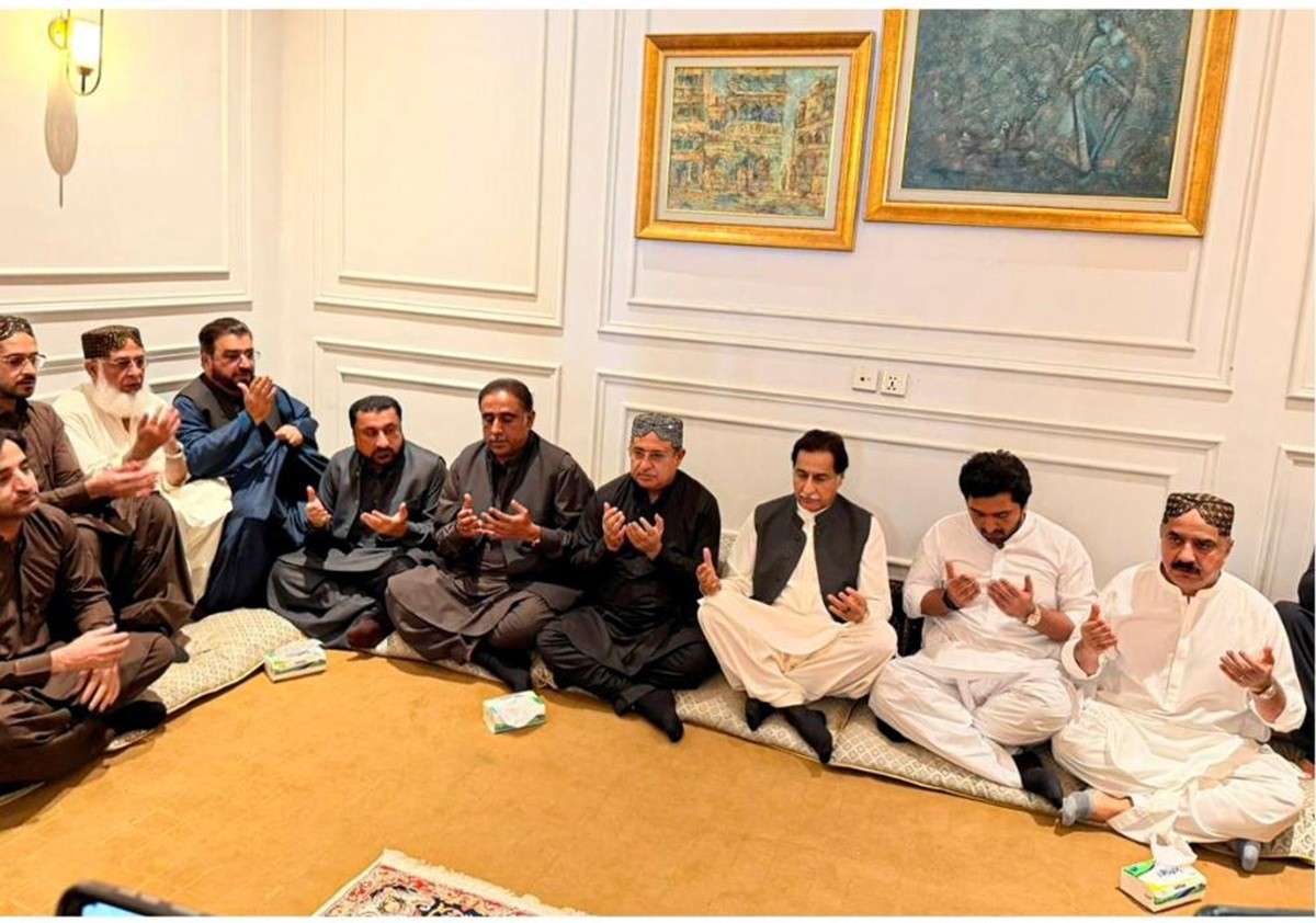 Islamabad,14-04-2026:Speaker NA Sardar Ayaz Sadiq offering Fateha for the departed soul of former MNA, late Mir Ahmed Nawaz Khan, the father of Chief Whip PPP in the National Assembly/MNA Mir Aijaz Hussain Jakhrani, at Jakhrani House Jacobabad.