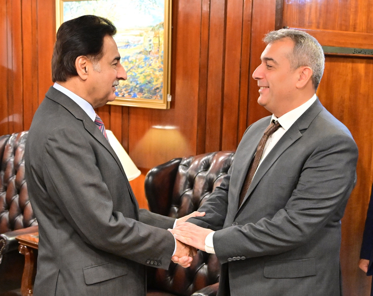 Islamabad 28.07.2026: Speaker National Assembly Sardar Ayaz Sadiq receiving Ambassador of the Republic of Azerbaijan Mr. Khazar Farhadov at Parliament House