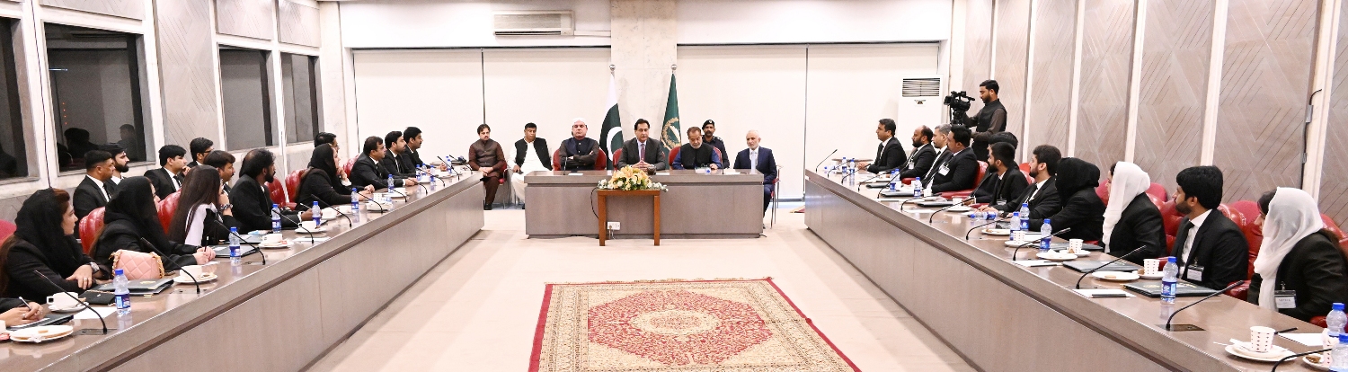 Islamabad, 28.07.2026: Speaker National Assembly Sardar Ayaz Sadiq met with delegation of lawyers from the Hyderabad High Court Bar Association at Parliament House.