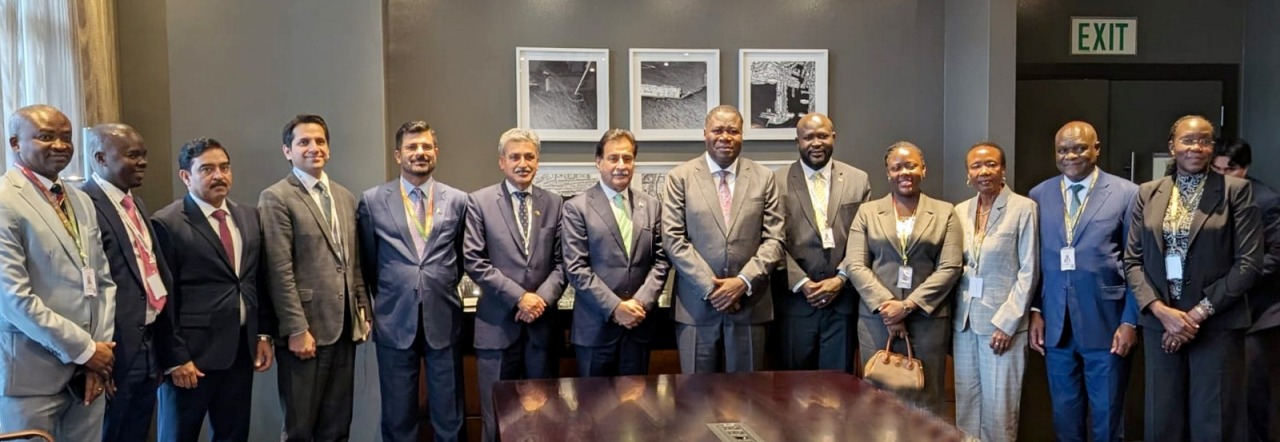 Islamabad 15.09.2026:Pakistani Parliamentary delegation headed by Speaker NA Sardar Ayaz Sadiq in a group photo with Speaker of Uganda Mr. Jacob Marksons Oboth on the sidelines of 69th Commonwealth Parliamentary Conference in Cape Town, South Africa