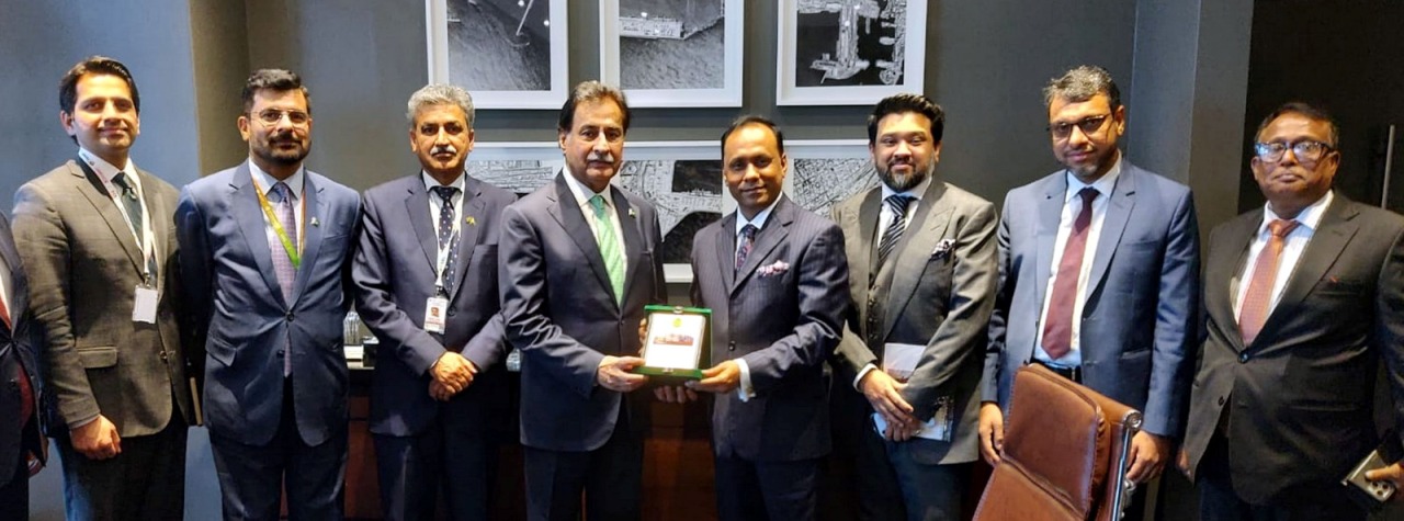 Islamabad 15.09.2026:Pakistani Parliamentary delegation headed by Speaker NA Sardar Ayaz Sadiq in a group photo with Deputy Speaker of the Parliament of Bangladesh Barr. Kayser Kamal at the 69th Commonwealth Parliamentary Conference in South Africa